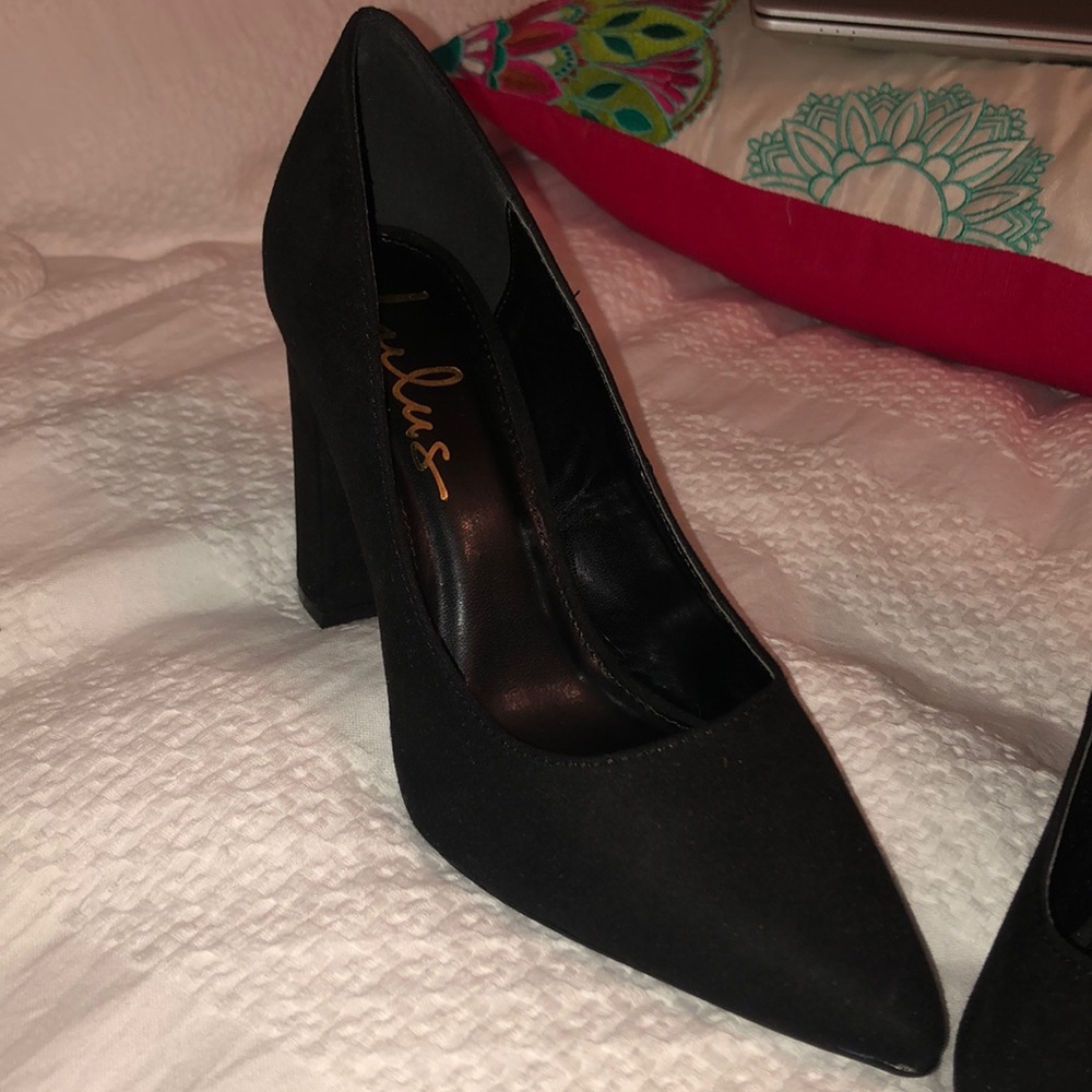 Black pointed toe Lulus heel size 7